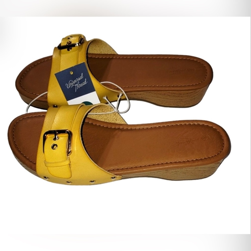 Universal Thread Women's Kora Flat Sandal - Yellow size 5